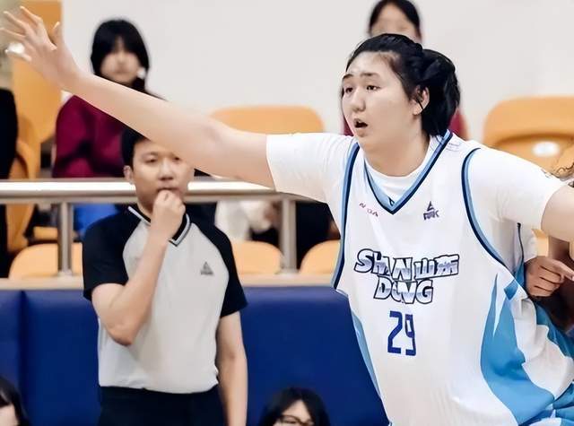 开云-山东女篮大胜陕西张子宇8分钟砍19分，侯冰的用人思路要改变了